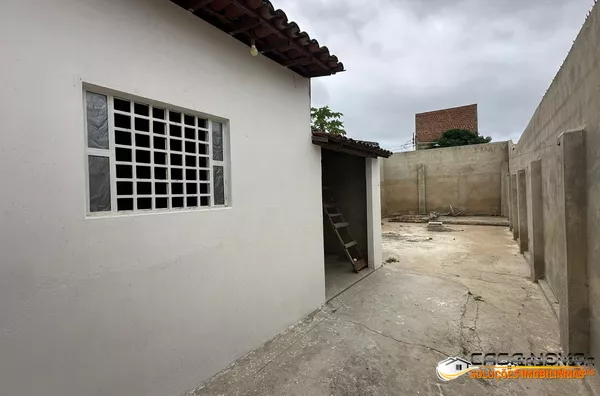 ? Casa Solta no Centro – Ampla, Bem Localizada e Pronta para Morar! ?
