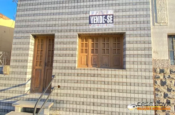 Oportunidade Única no Centro de Monteiro – Imóvel Amplo para Comércio ou Investimento