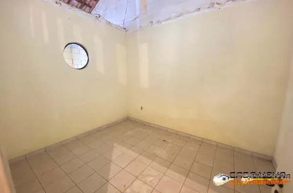 Oportunidade Única no Centro de Monteiro – Imóvel Amplo para Comércio ou Investimento