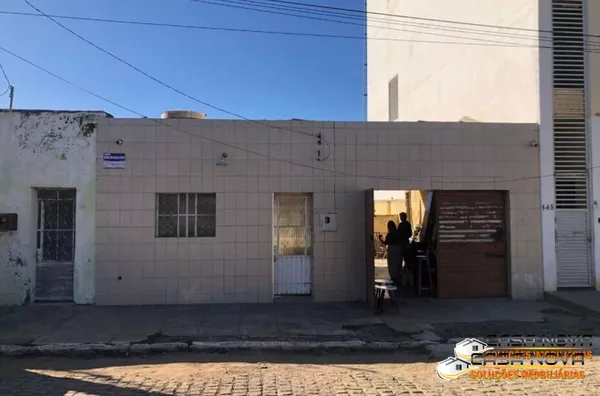 CASA RESIDENCIAL NO CENTRO DE MONTEIRO-PB