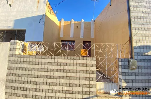 Oportunidade Única no Centro de Monteiro – Imóvel Amplo para Comércio ou Investimento