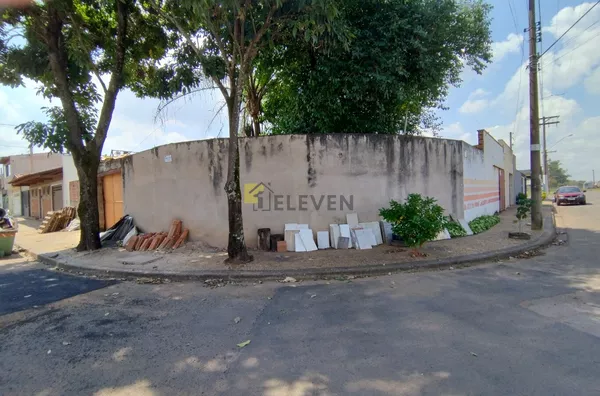 Sobrado com Sala Comercial - Jardim Novo