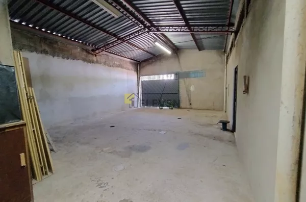 Sobrado com Sala Comercial - Jardim Novo