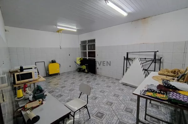 Sobrado com Sala Comercial - Jardim Novo