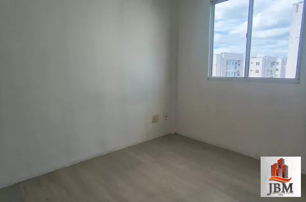 Apartamento com 02 dormitórios em Uvaranas