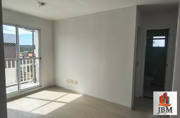 Apartamento com 02 dormitórios em Uvaranas