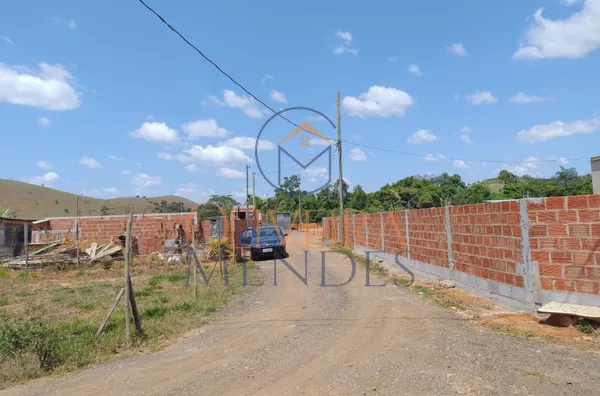  Excelente oportunidade Terreno amplo e plano (facilita a construção ) documentação em dia  granjeamento tranquilo e em crescimento ótimo custo e beneficio, preço especial para venda rápida