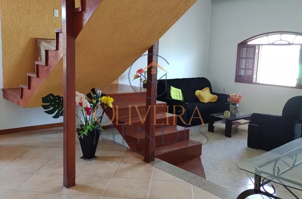 ESCADA EM MADEIRA PARA O 2 PAVIMENTO