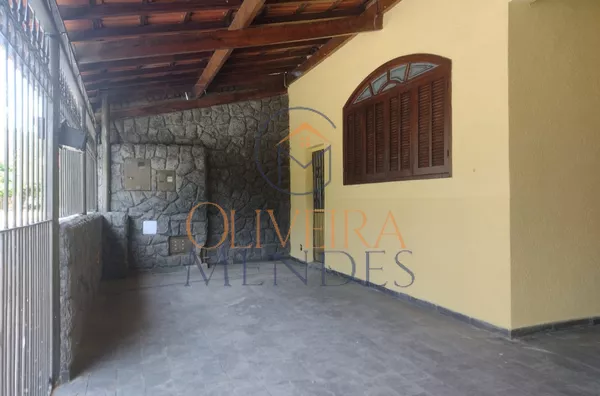 Casa 3/4, com garagem, área gourmet, quintal, canil bairro Barbosa Lage