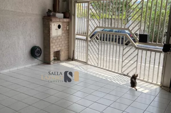 Sobrado com 3 dorms e 2 suítes