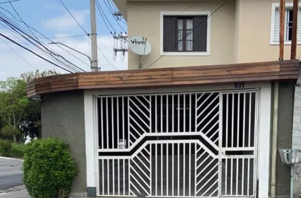 Sobrado com 3 dorms e 2 suítes