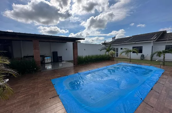 Casa com piscina para venda no Loteamento Coophareal II