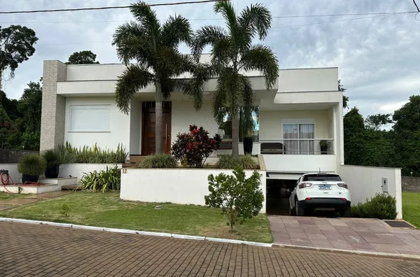 Casa alto padrão toda mobiliada - Condomínio Realeza