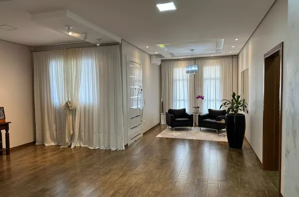 Casa para venda no Condomínio Realeza