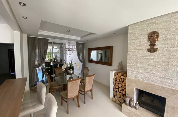 Casa com piscina próximo ao centro - Realeza/PR