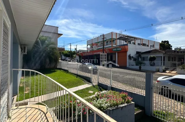 Casa para venda com terreno de esquina - Centro - Realeza/PR