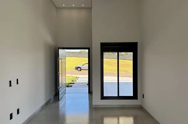 Casa alto padrão no Condomínio Realeza