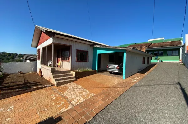 Terreno para venda contendo 01 casa em alvenaria e 01 casa de madeira - Centro - Realeza/PR