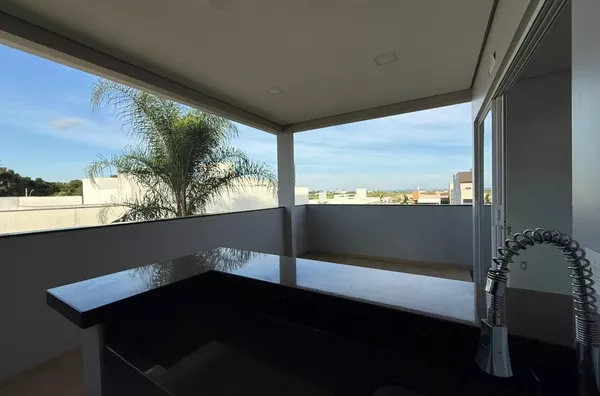 Casa para venda no Condomínio Realeza