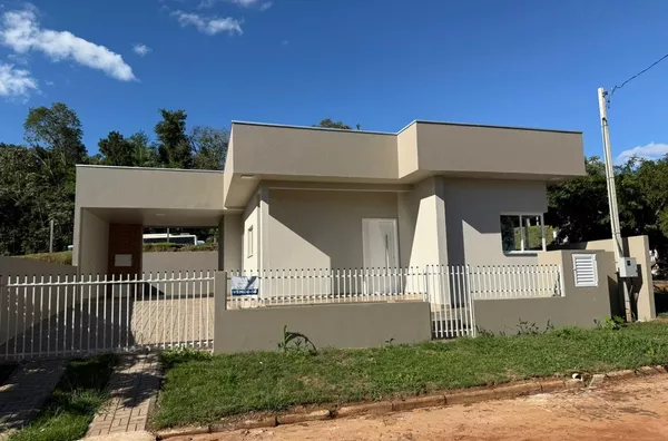 Casa nova de esquina à venda em Realeza