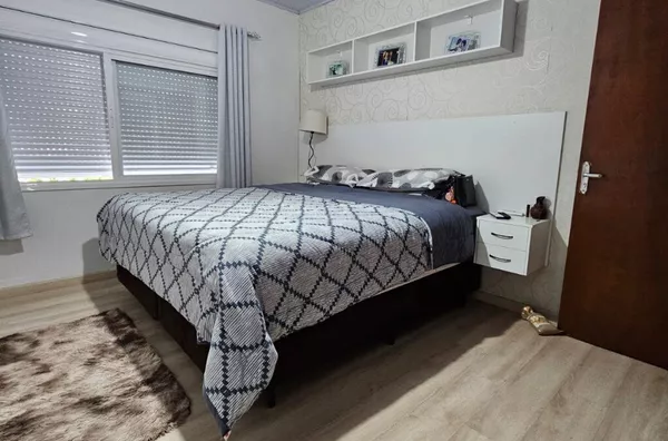 Casa para venda no centro de realeza 