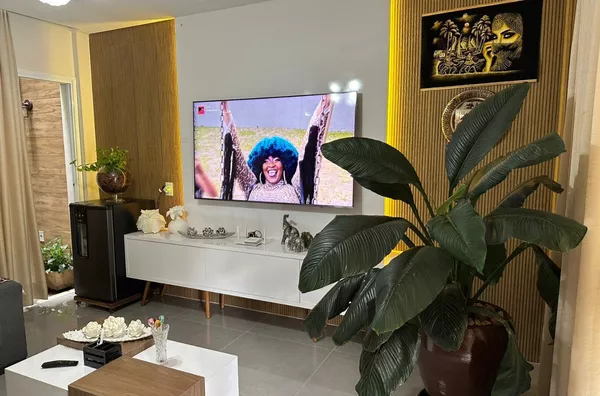 Casa alto padrão toda mobiliada - Condomínio Realeza