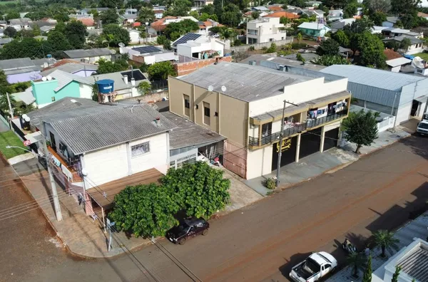 Prédio para venda com 03 apartamentos + 01 barracão + 02 salas comerciais - João Paulo II - Realeza/PR
