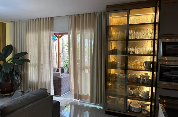 Casa alto padrão toda mobiliada - Condomínio Realeza