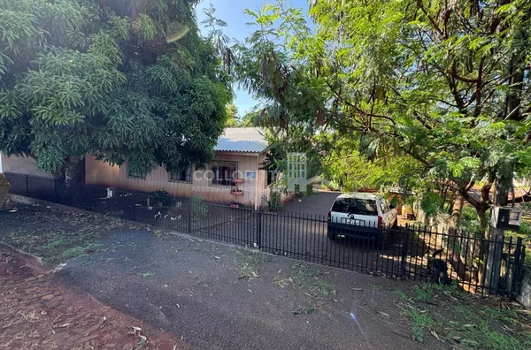 Terreno contendo 3 casas e 1 sala comercial