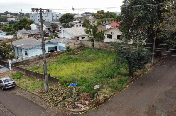 Terreno de esquina no Centro de Realeza