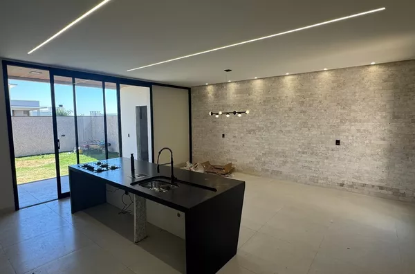 Casa alto padrão para a venda no Condomínio Realeza