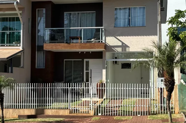 sobrado a venda no centro de realeza 