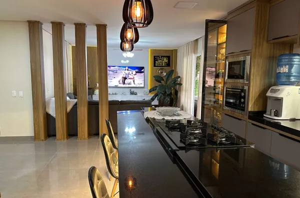 Casa alto padrão toda mobiliada - Condomínio Realeza