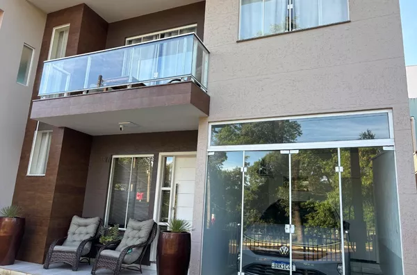 sobrado a venda no centro de realeza 