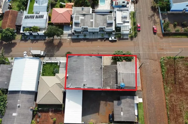 Prédio para venda com 03 apartamentos + 01 barracão + 02 salas comerciais - João Paulo II - Realeza/PR