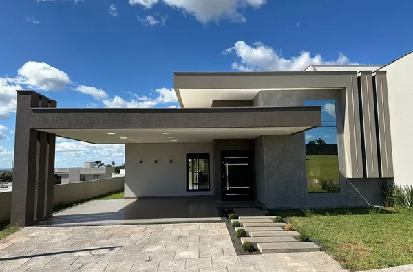 Casa alto padrão no Condomínio Realeza
