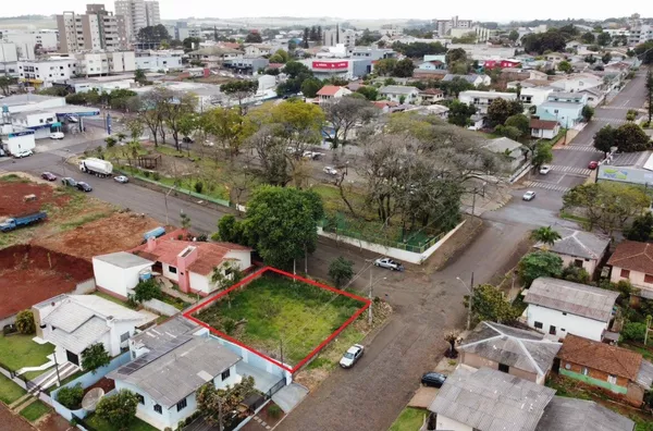 Terreno de esquina no Centro de Realeza