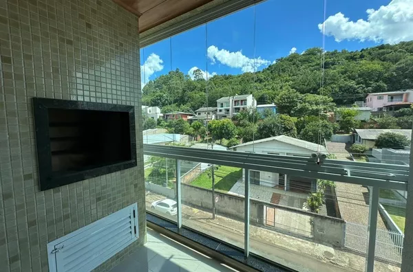 Apartamento com móveis planejados para venda em Fco. Beltrão