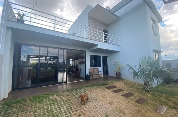 Casa com piscina para venda 3 quartos (sendo 01 suíte) - Cidade Universitária - Realeza/PR