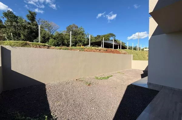 Casa nova de esquina à venda em Realeza