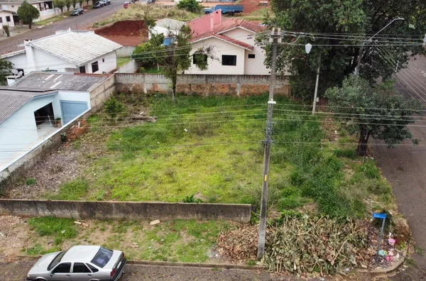 Terreno de esquina no Centro de Realeza