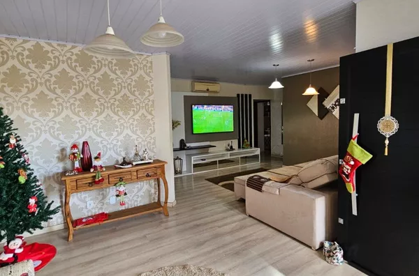 Casa para venda no centro de realeza 