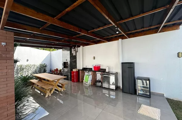 Casa com piscina para venda no Loteamento Coophareal II