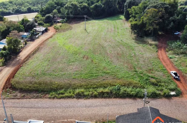 Área à venda no Bairro Cazaca