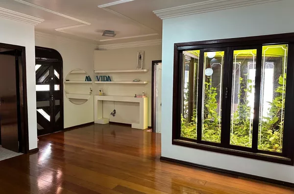 Casa com piscina e amplo terreno para venda - Centro - Realeza/PR