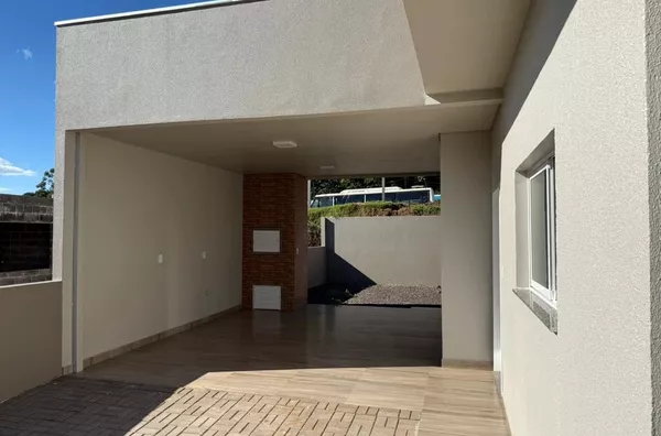 Casa nova de esquina à venda em Realeza