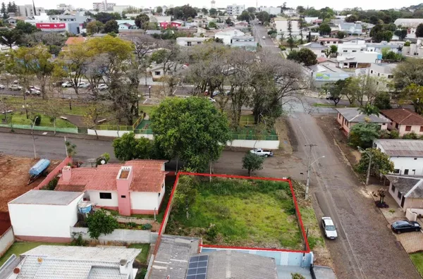 Terreno de esquina no Centro de Realeza