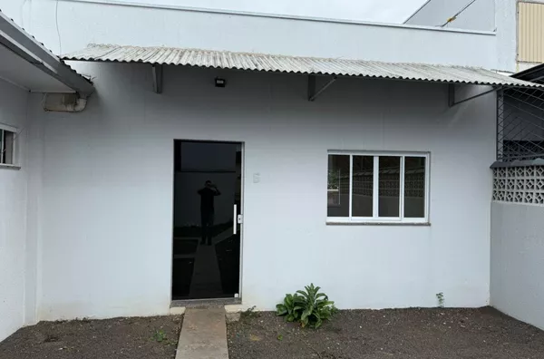 Kitinet no centro de realeza para alugar 