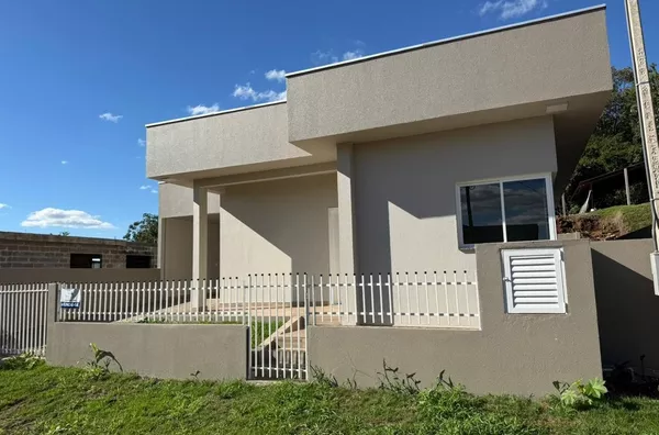 Casa nova de esquina à venda em Realeza