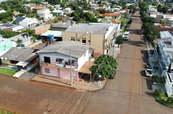 Prédio para venda com 03 apartamentos + 01 barracão + 02 salas comerciais - João Paulo II - Realeza/PR